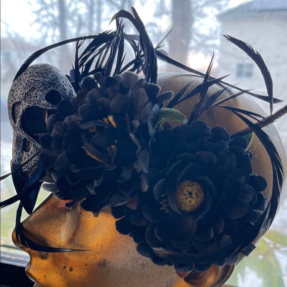 Gothic Black Skull and Feather Headband - Picture 4 of 4